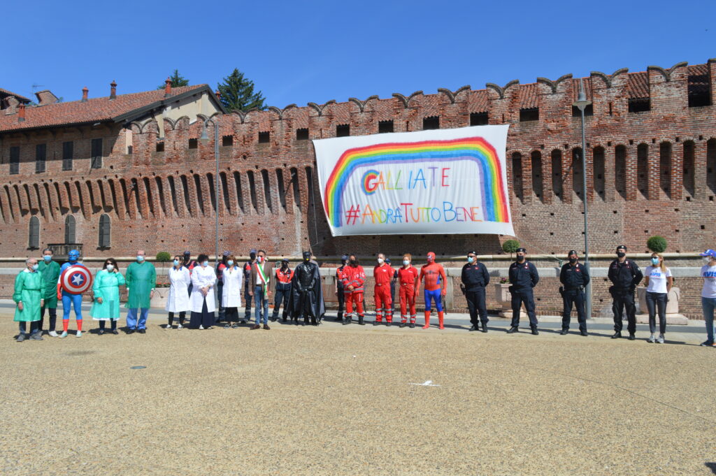 Supereroi e palloncini in cielo: Galliate dice Grazie a personale  sanitario e volontari